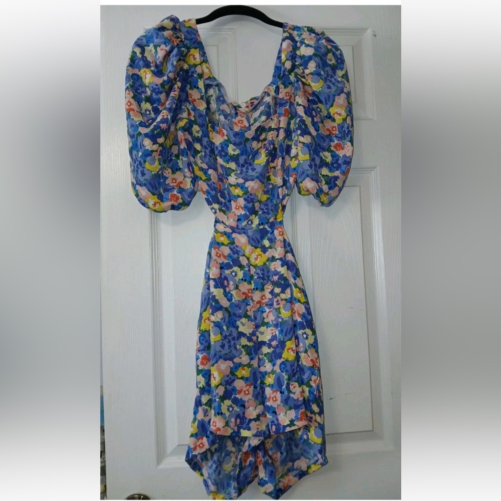 SHEIN Blue Floral Puff Sleeve romper with open back & zipper